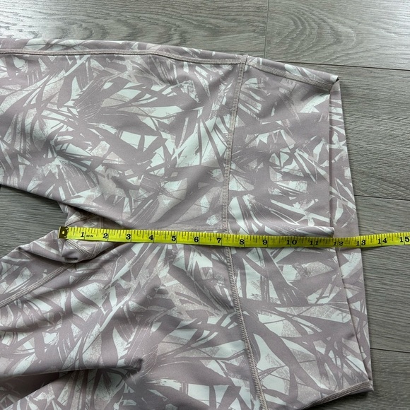 Lululemon Wunder Under Crop (High-Rise) *Full-On Luxtreme 21" Shadow Leaf Light - Picture 14 of 16